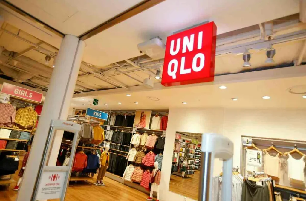 اكبر فرع يونيكلو Uniqlo في مدينة قوانزوا