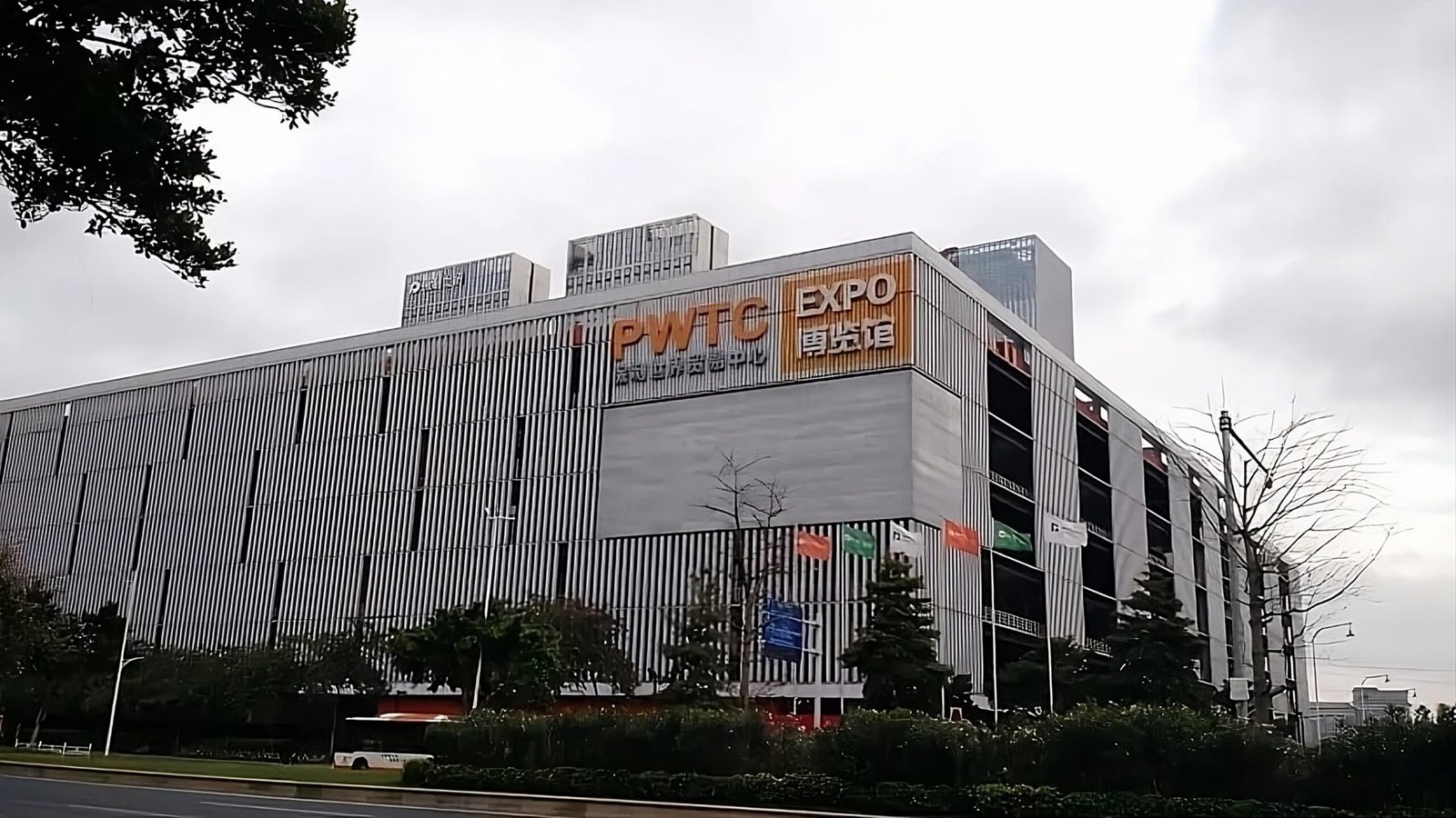 صورة معلم سياحي (Poly World Trade Center) مركز التجارة العالمي بولي في قوانجوا